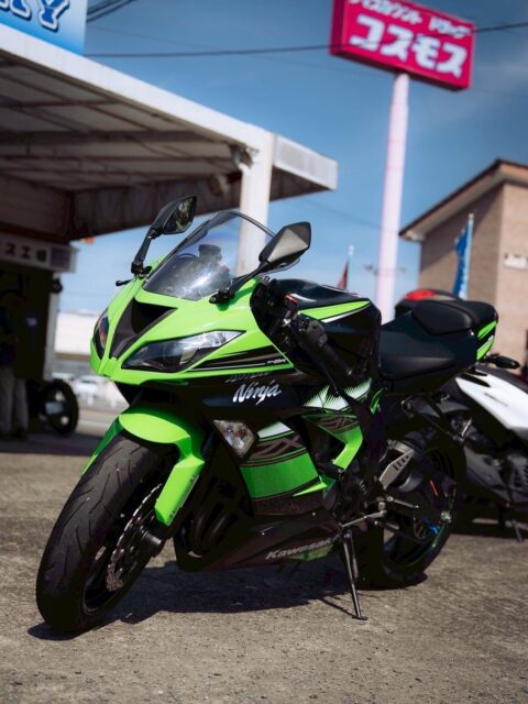 NInja ZX-6R （カワサキ）
パワーと車体サイズの卓越したバランスが生み出す、スーパースポーツモデルです。ストリートからサーキットまで、あらゆる場面で圧倒的なトルクとパワーを発揮します😊

※ 写真のバイクは在庫切れの場合がございますので、購入を検討の方はお問い合わせ下さい。

#NinjaZX6R  #ニンジャ #オートパークSKY #宮崎