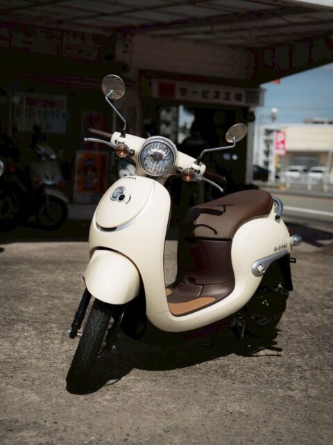 ジョルノ（ホンダ）
丸みを帯びたデザインと、シックなニュアンスカラーが魅力。個性的で、ファッションの一部としてバイクを楽しみたい人。特に女性に人気です😊

※ 写真のバイクは在庫切れの場合がございますので、購入を検討の方はお問い合わせ下さい。

#ジョルノ #50cc #原付 #オートパークSKY #宮崎